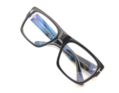 gafas tom ford negras rectangulares con detalle metálico en las varillas