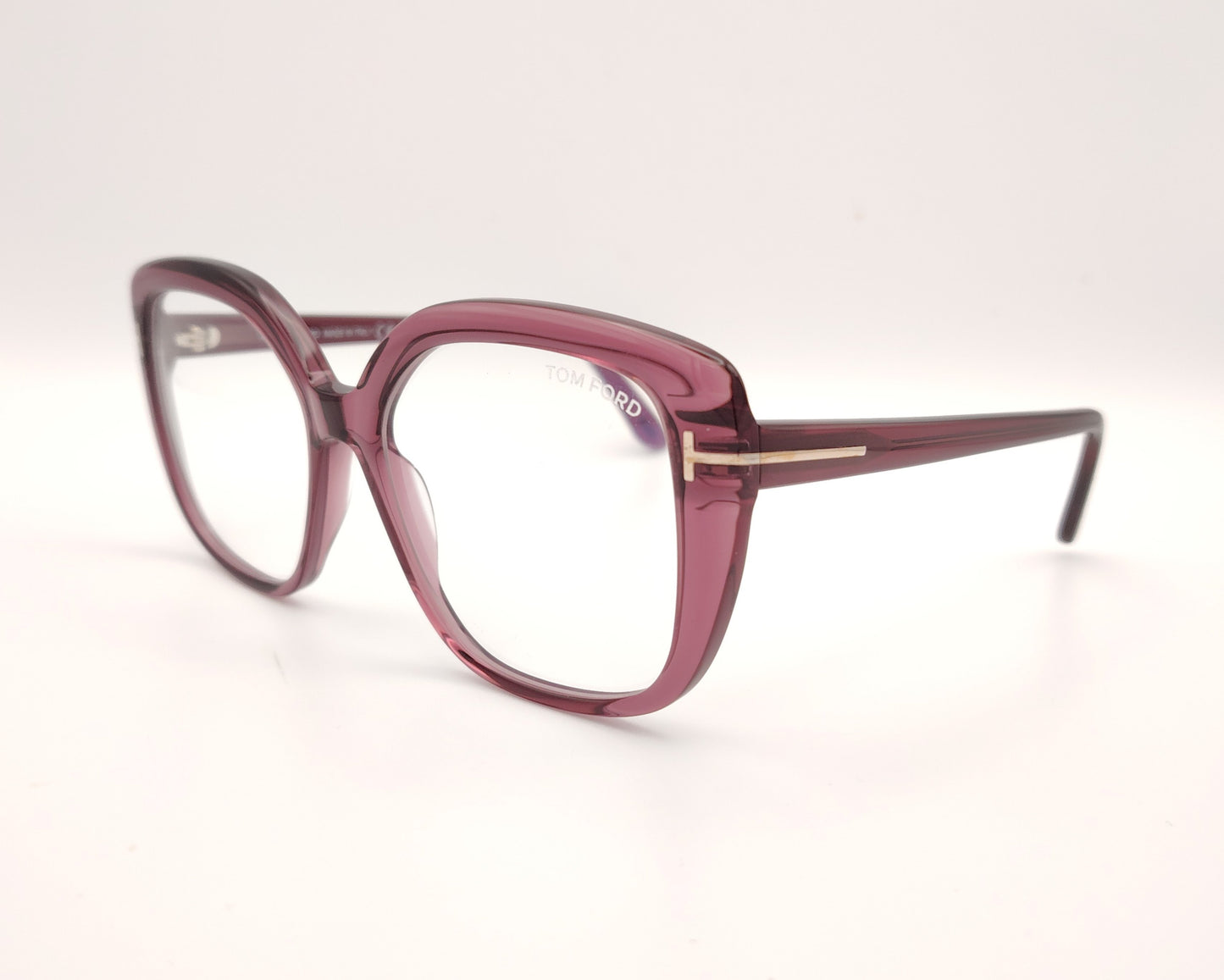 gafas tom ford oversize color ciruela translúcido con detalle metálico dorado