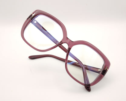 gafas tom ford oversize color ciruela translúcido con detalle metálico dorado