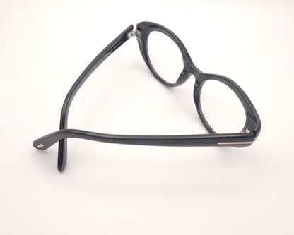 gafas tom ford negras ovaladas de acetato con detalle metálico en las varillas
