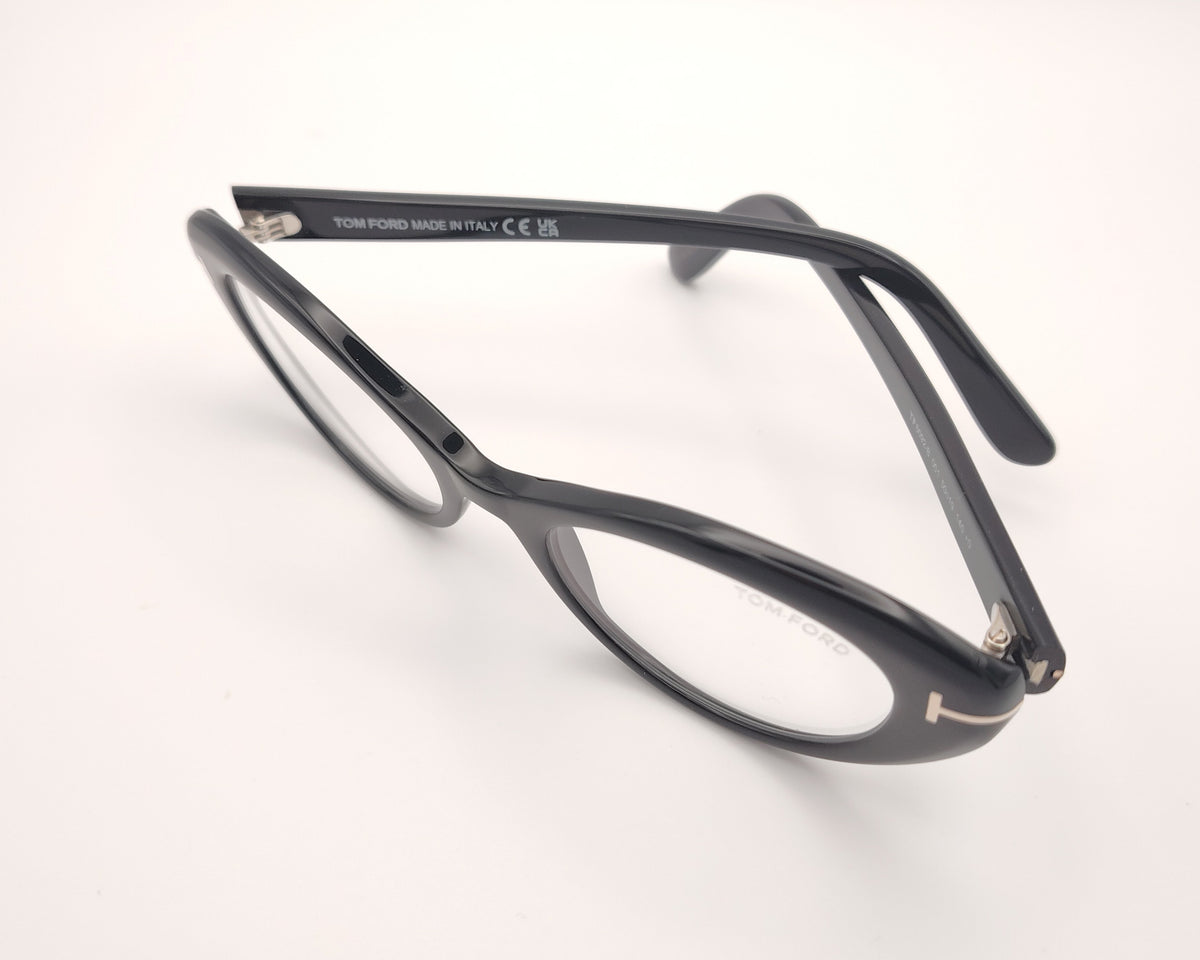 gafas tom ford negras ovaladas de acetato con detalle metálico en las varillas