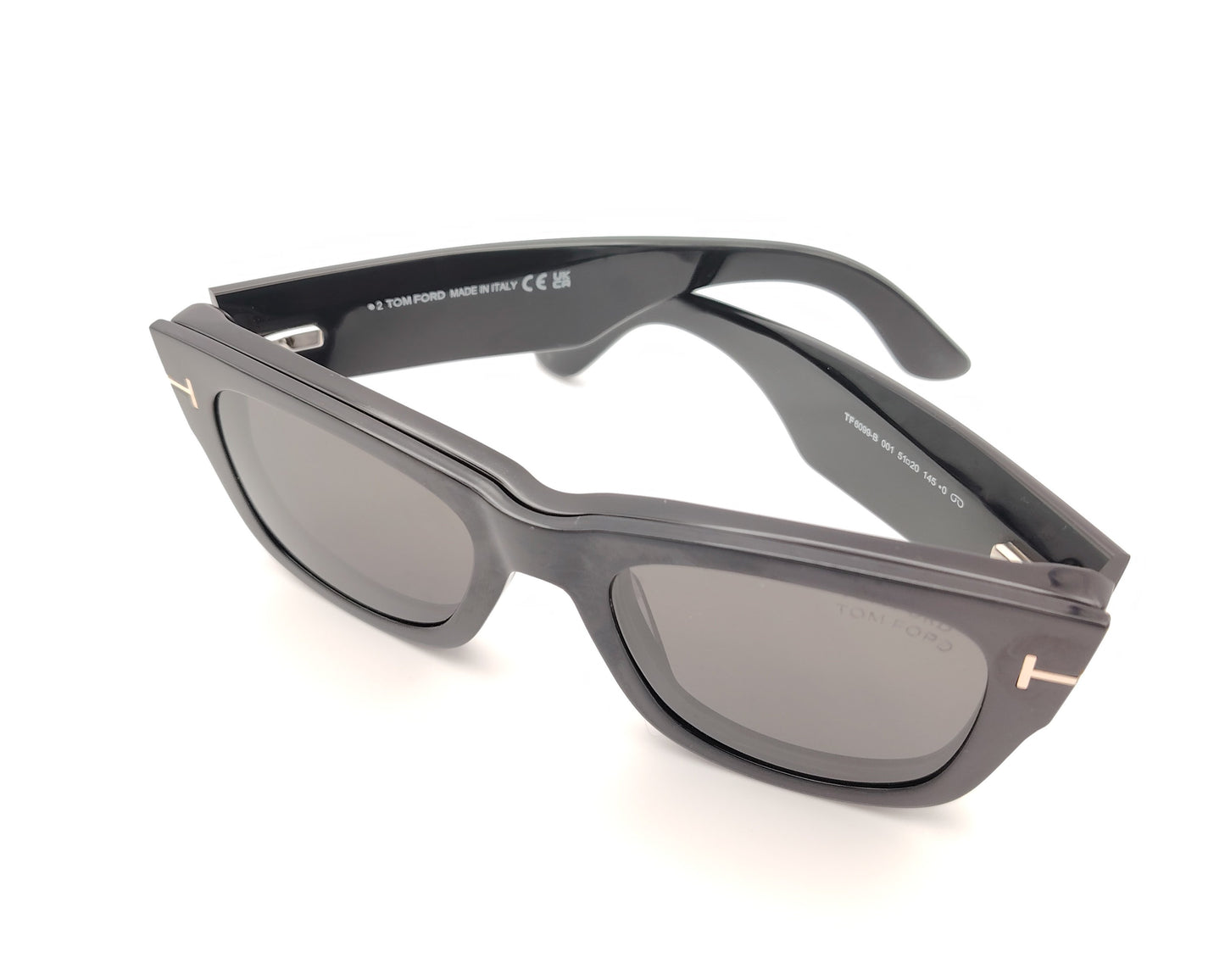 gafas tom ford negras cuadradas con clip solar magnético y detalle metálico en la varilla