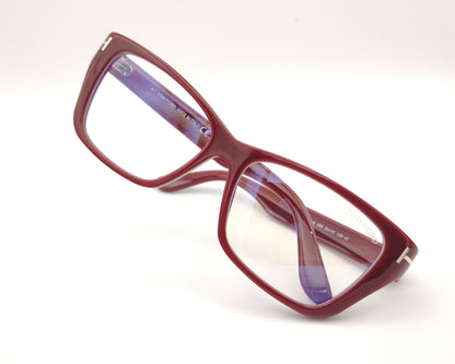 gafas tom ford rectangulares  color burdeos con detalle metálico dorado en las varillas