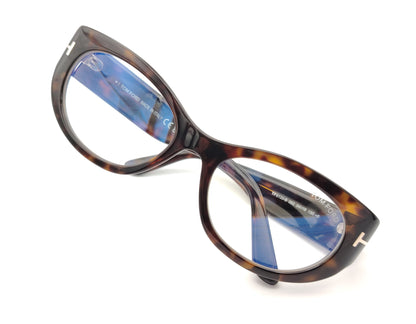 gafas tom ford ovaladas de acetato carey con varillas anchas y detalle metálico en las patillas