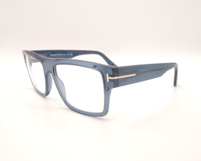 gafas tom ford rectangulares de acetato azul translúcido con varillas anchas y detalle metálico