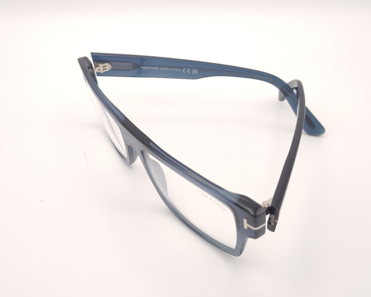 gafas tom ford rectangulares de acetato azul translúcido con varillas anchas y detalle metálico