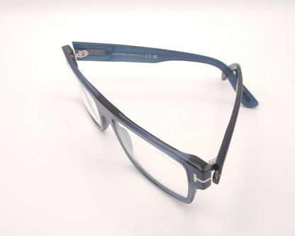 gafas tom ford rectangulares de acetato azul translúcido con varillas anchas y detalle metálico