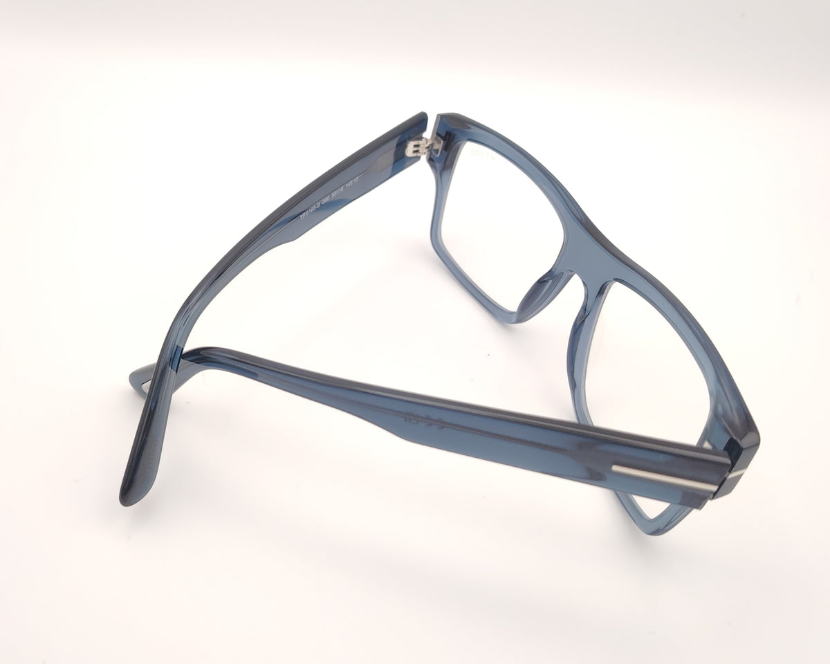 gafas tom ford rectangulares de acetato azul translúcido con varillas anchas y detalle metálico