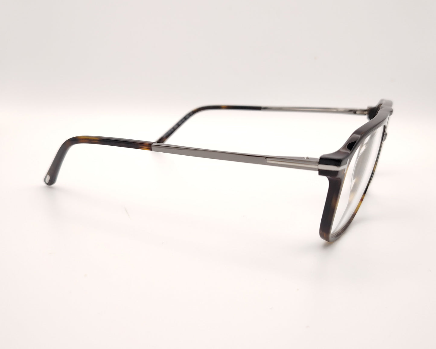 gafas tom ford de estilo aviador en acetato carey con doble puente y varillas metálicas