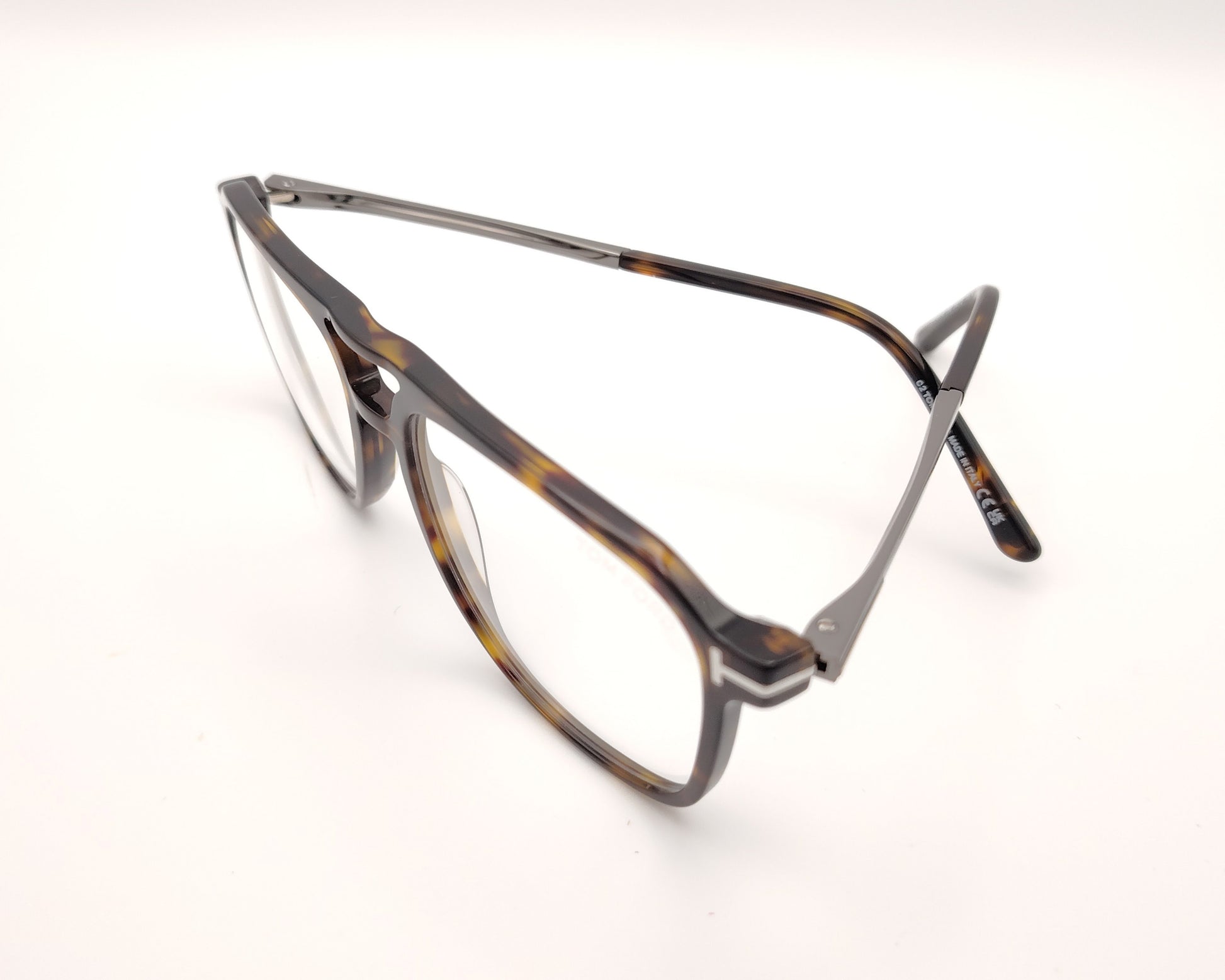 gafas tom ford de estilo aviador en acetato carey con doble puente y varillas metálicas