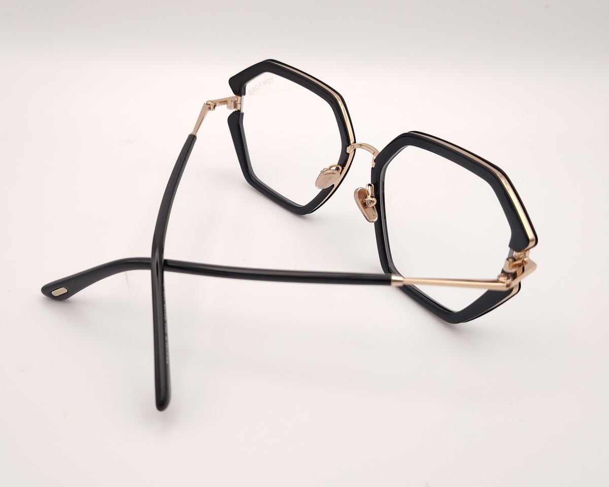 gafas tom ford geométricas negras oversize con detalles dorados y puente metálico