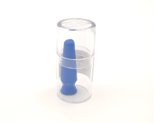 ventosa azul para lentes esclerales dentro de estuche transparente