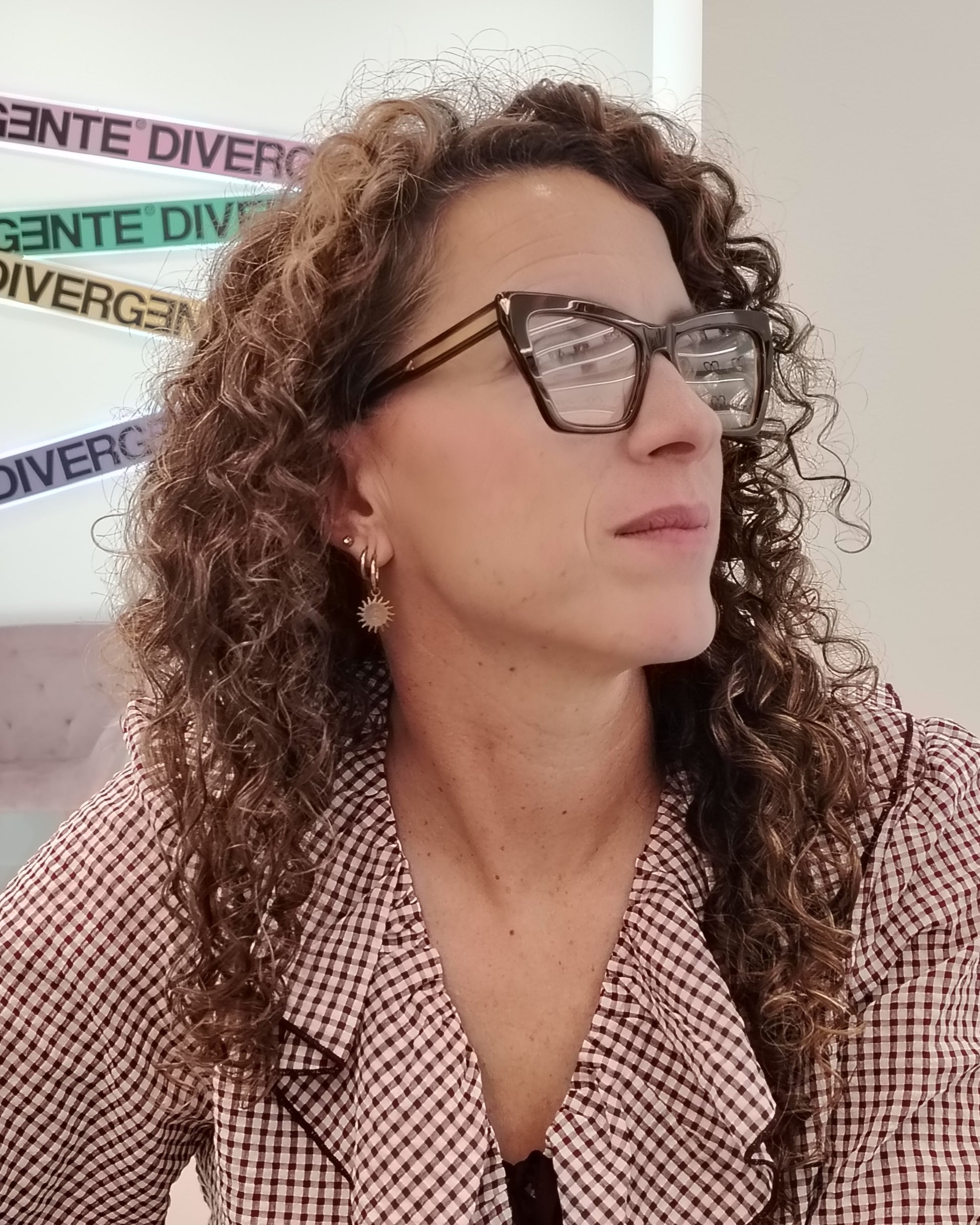 gafas de vista cat eye en acetato carey oscuro con detalles dorados de la marca visionario