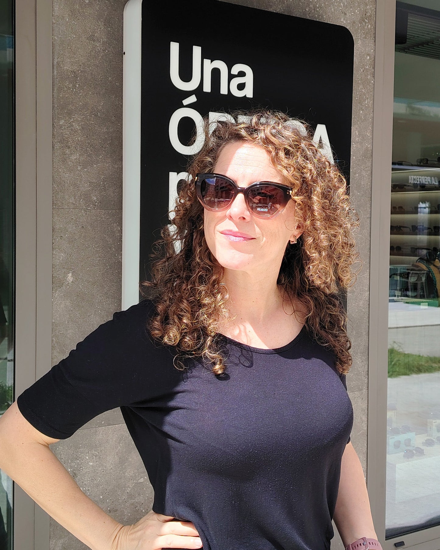 gafas de sol polarizadas con montura degradada marrón y rosa de forma cat eye suave