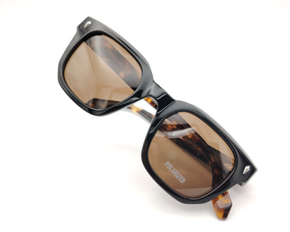 gafas de sol polarizadas negras con varillas carey y lentes marrones