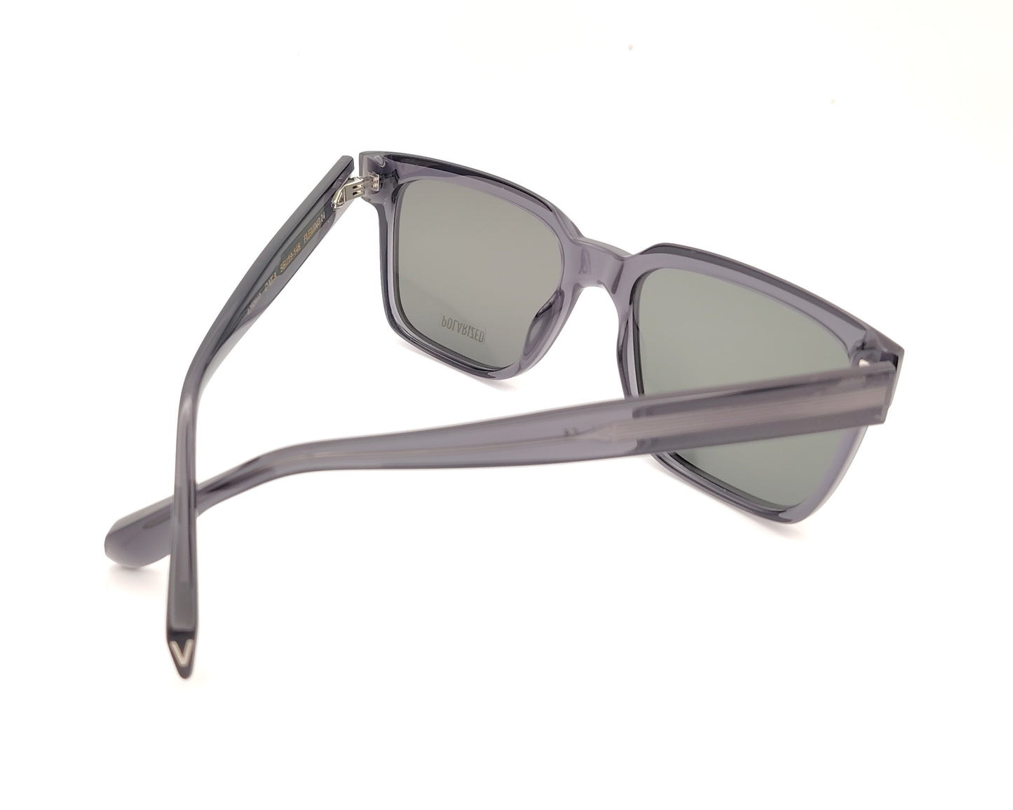 gafas de sol visionario rectangulares gris translúcido con lentes polarizadas oscuras