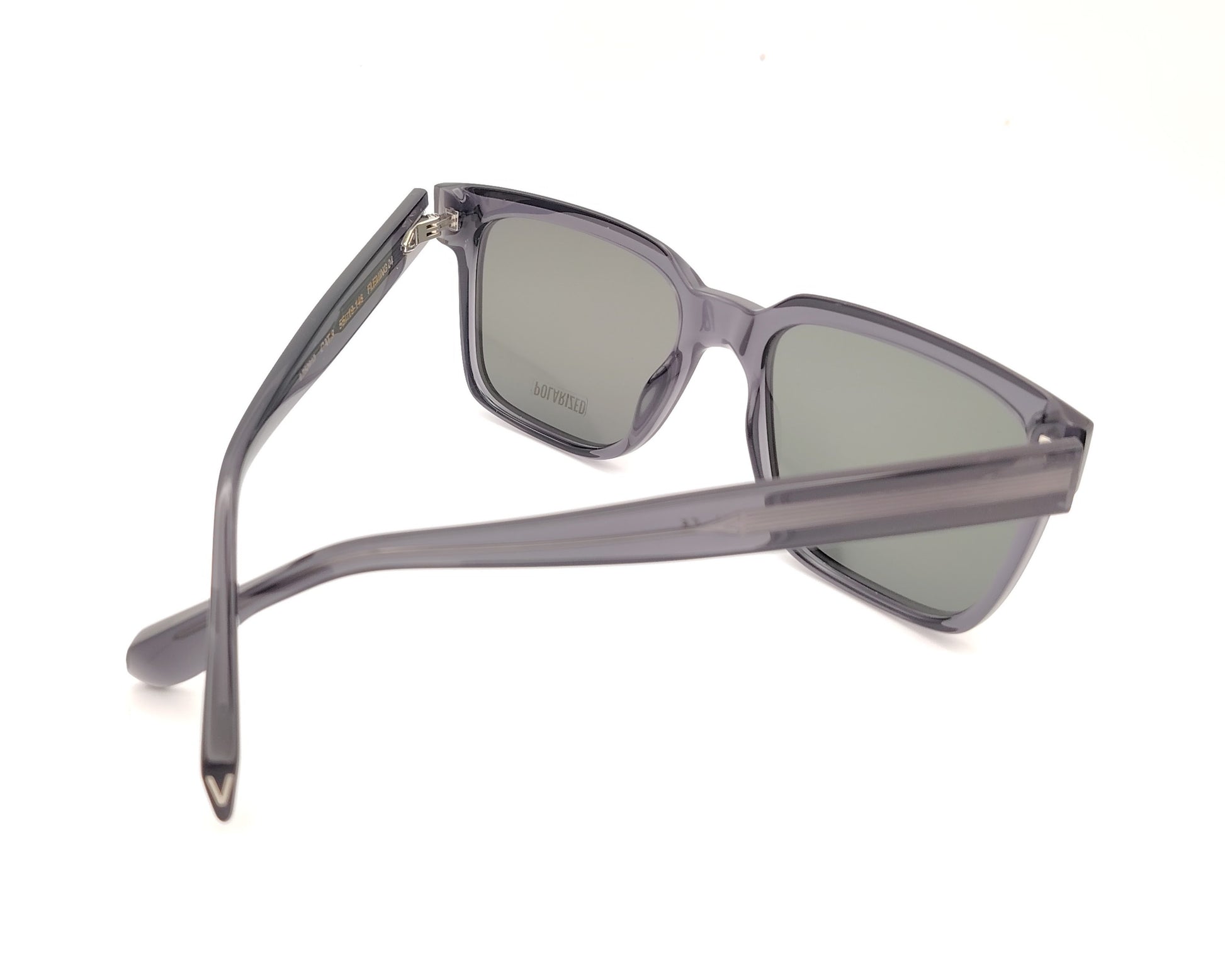 gafas de sol visionario rectangulares gris translúcido con lentes polarizadas oscuras