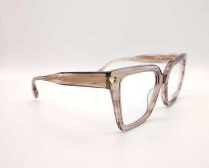 gafas de acetato cuadradas color nude ahumado con detalle dorado en la varilla