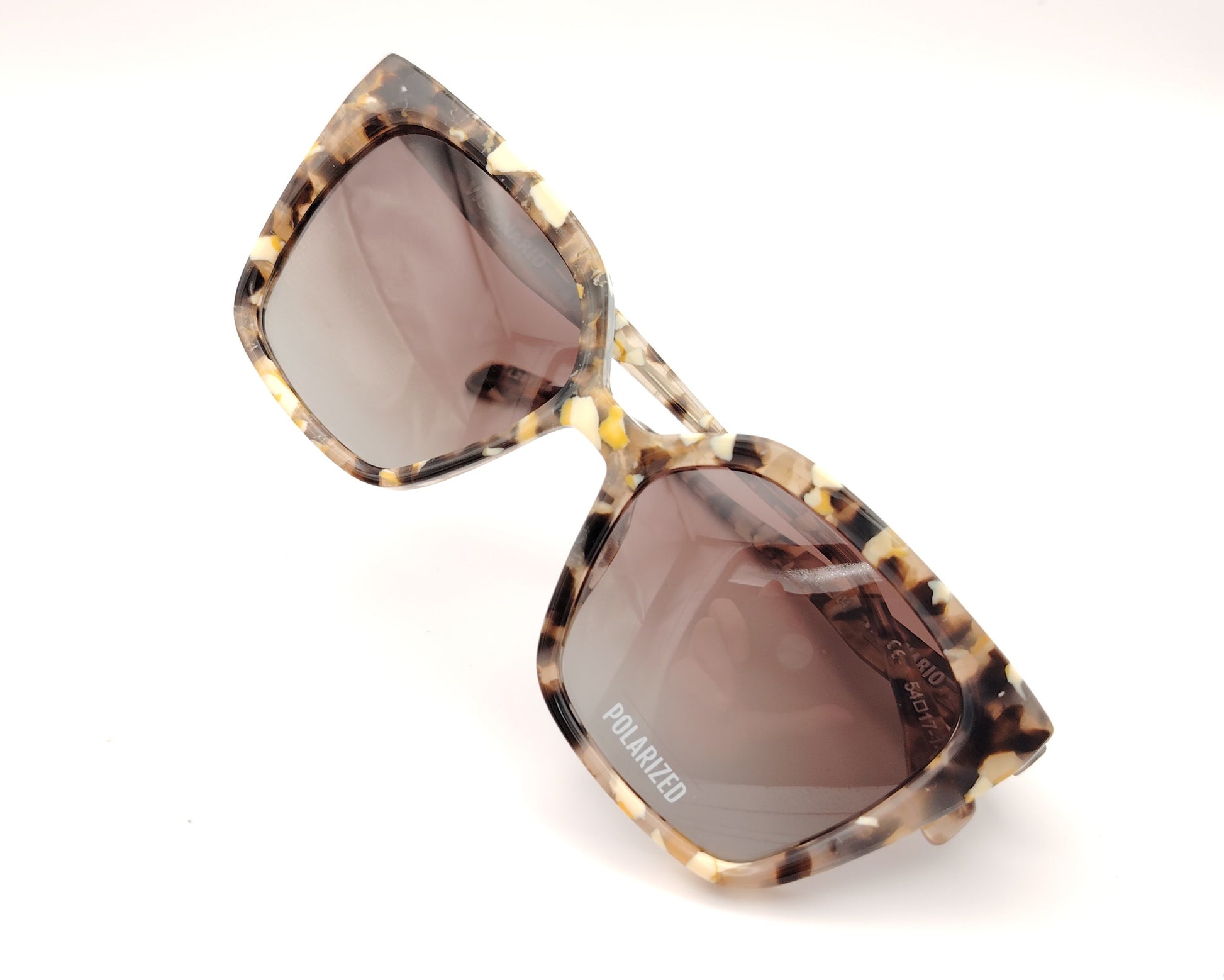 gafas de sol visionario carey jaspeado con lentes polarizadas marrones y forma geométrica ligeramente cat eye