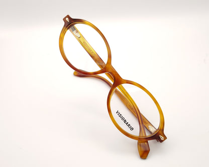 gafas de vista ovaladas en acetato ámbar con detalles metálicos dorados de la marca visionario