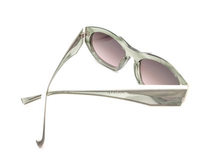 gafas de sol alargadas con montura translúcida verde gris y lentes rosadas ahumadas
