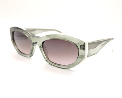 gafas de sol alargadas con montura translúcida verde gris y lentes rosadas ahumadas