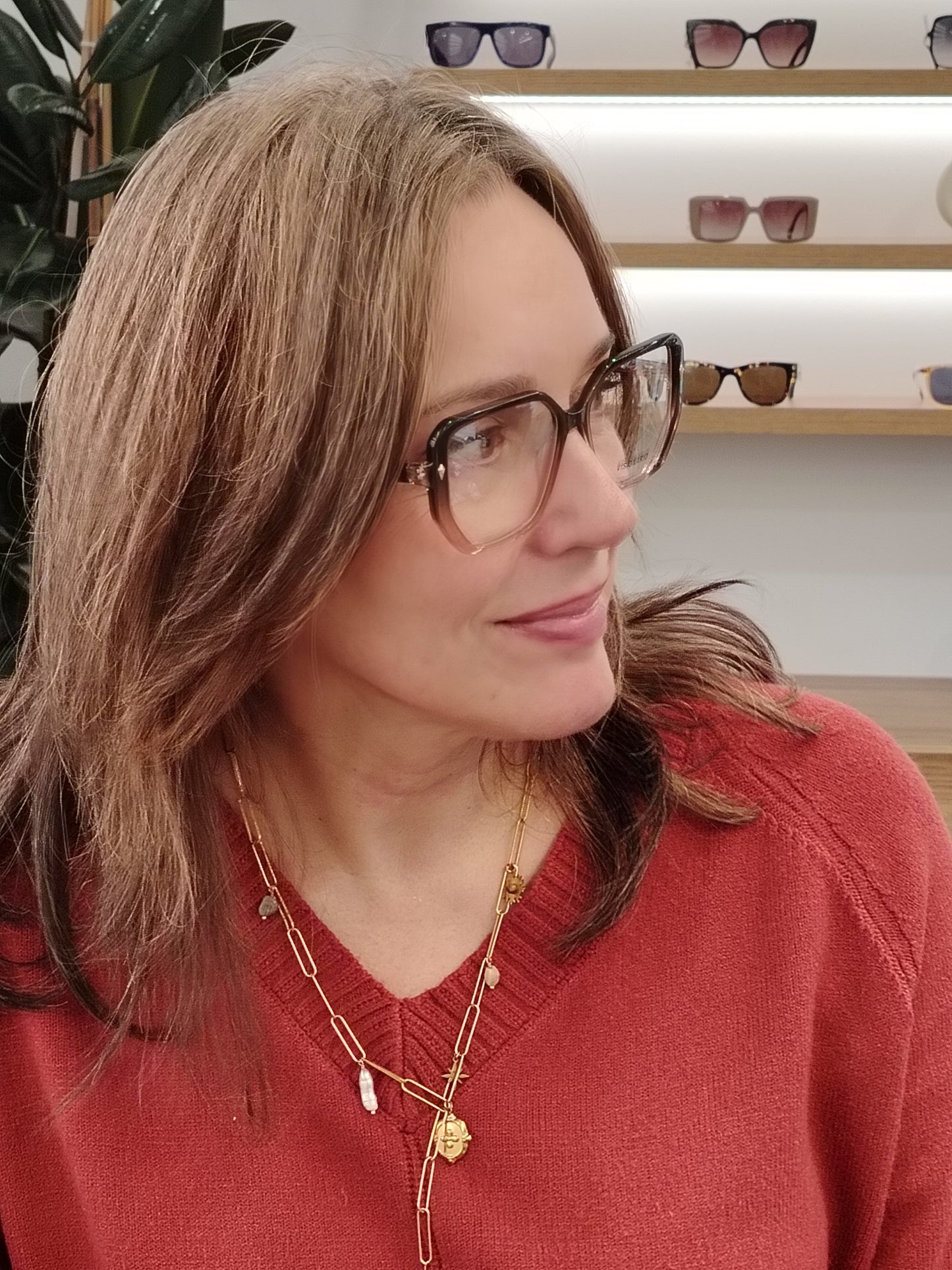 gafas de vista octogonales en acetato degradado marrón claro a oscuro con detalles metálicos dorados