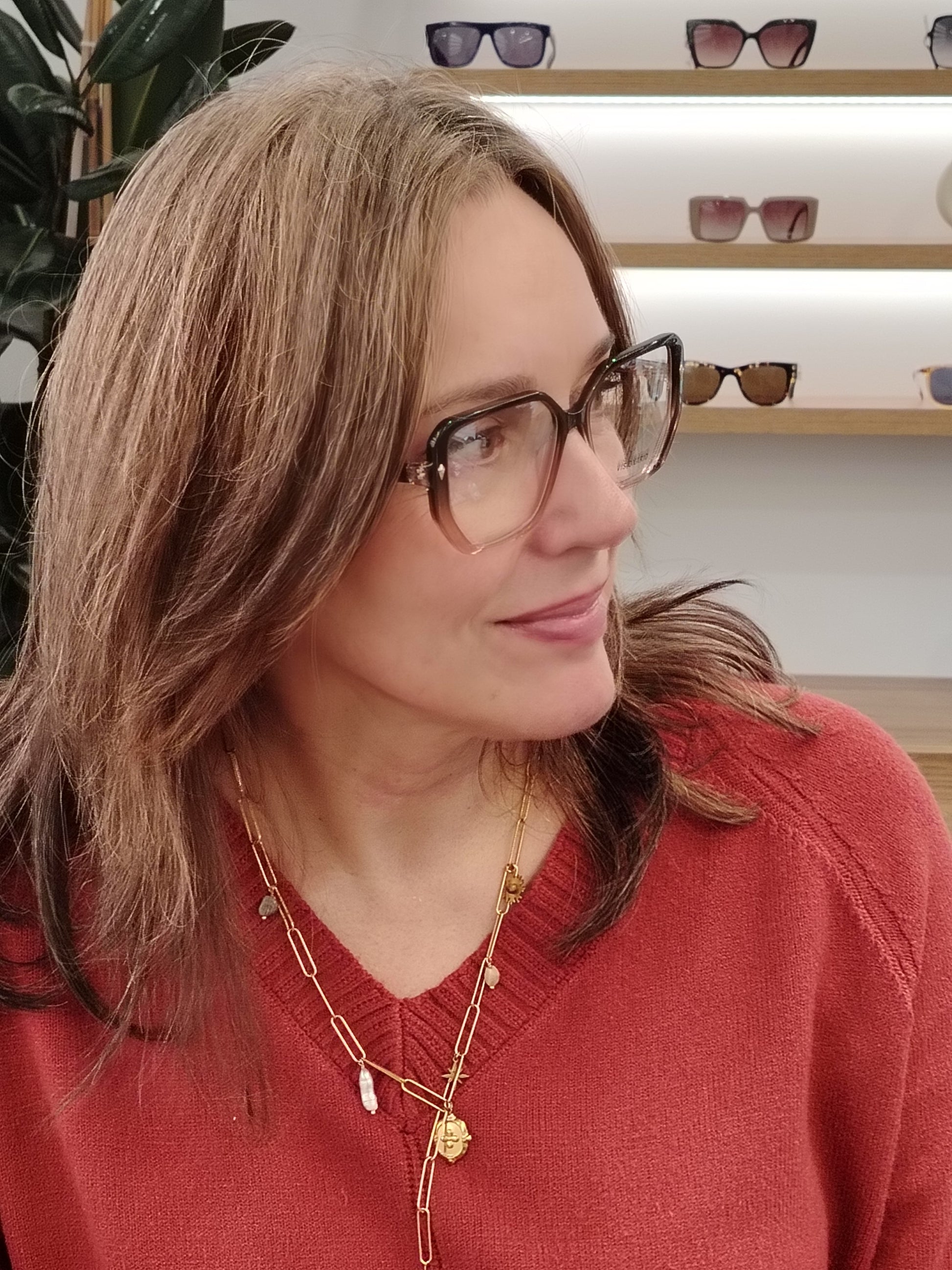 gafas de vista octogonales en acetato degradado marrón claro a oscuro con detalles metálicos dorados