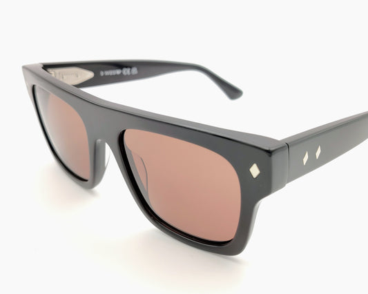 web we354 01s gafas de sol en formato cuadrado de acetato en color negro con lentes marrones