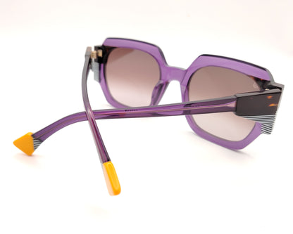 gafas de sol de forma geométrica en lila translúcido y carey con lentes degradadas marrón