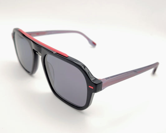 woodys dosta 01 gafas de sol de acetato negro mate con doble puente y detalles en rojo, formato cuadrado, lentes polarizadas en color negro