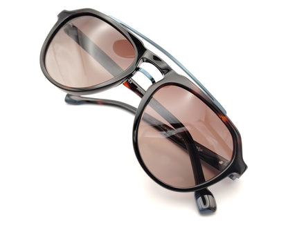 gafas de sol estilo aviador en acetato carey con lentes marrones polarizadas y detalle azul en el puente