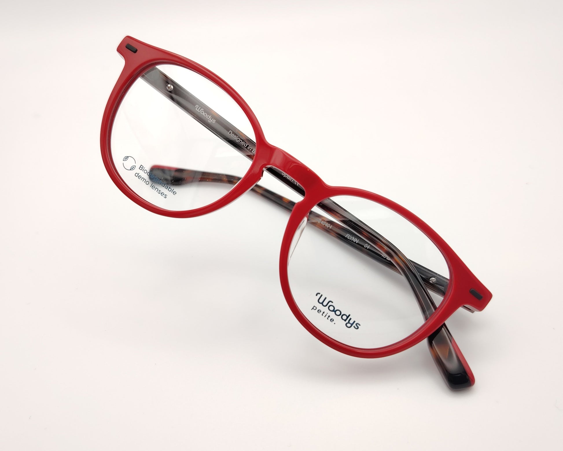 gafas graduadas woodys flynn 04 con montura de acetato en color rojo diseño redondeado con puente keyhole y varillas en carey  que aportan contraste sutil estilo moderno y juvenil con un ajuste cómodo