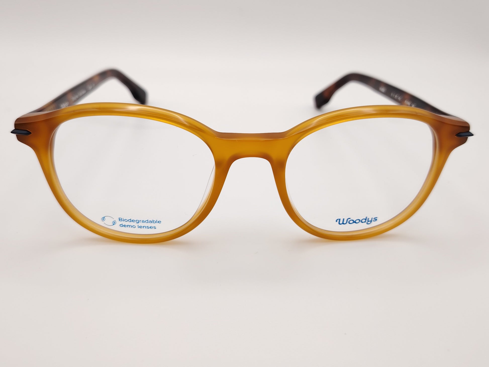 gafas graduadas woodys khun 06 con montura de acetato en tono miel diseño redondeado de inspiración vintage con detalles en azul en la bisagra varillas en habana que contrastan sutilmente con el frontal