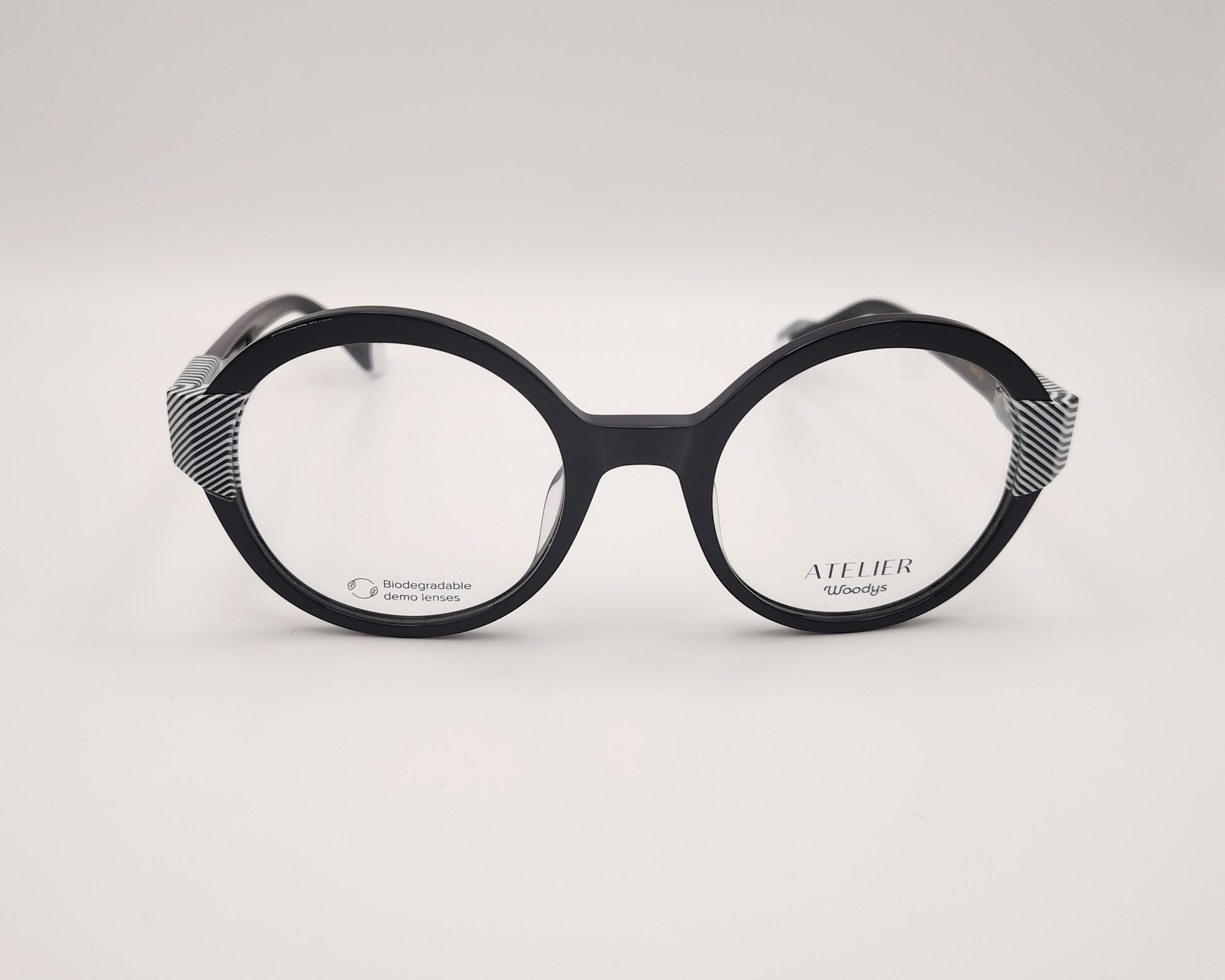 gafas woodys kiss 01 montura de acetato redonda negra detalles geométricos blanco y negro diseño elegante y moderno