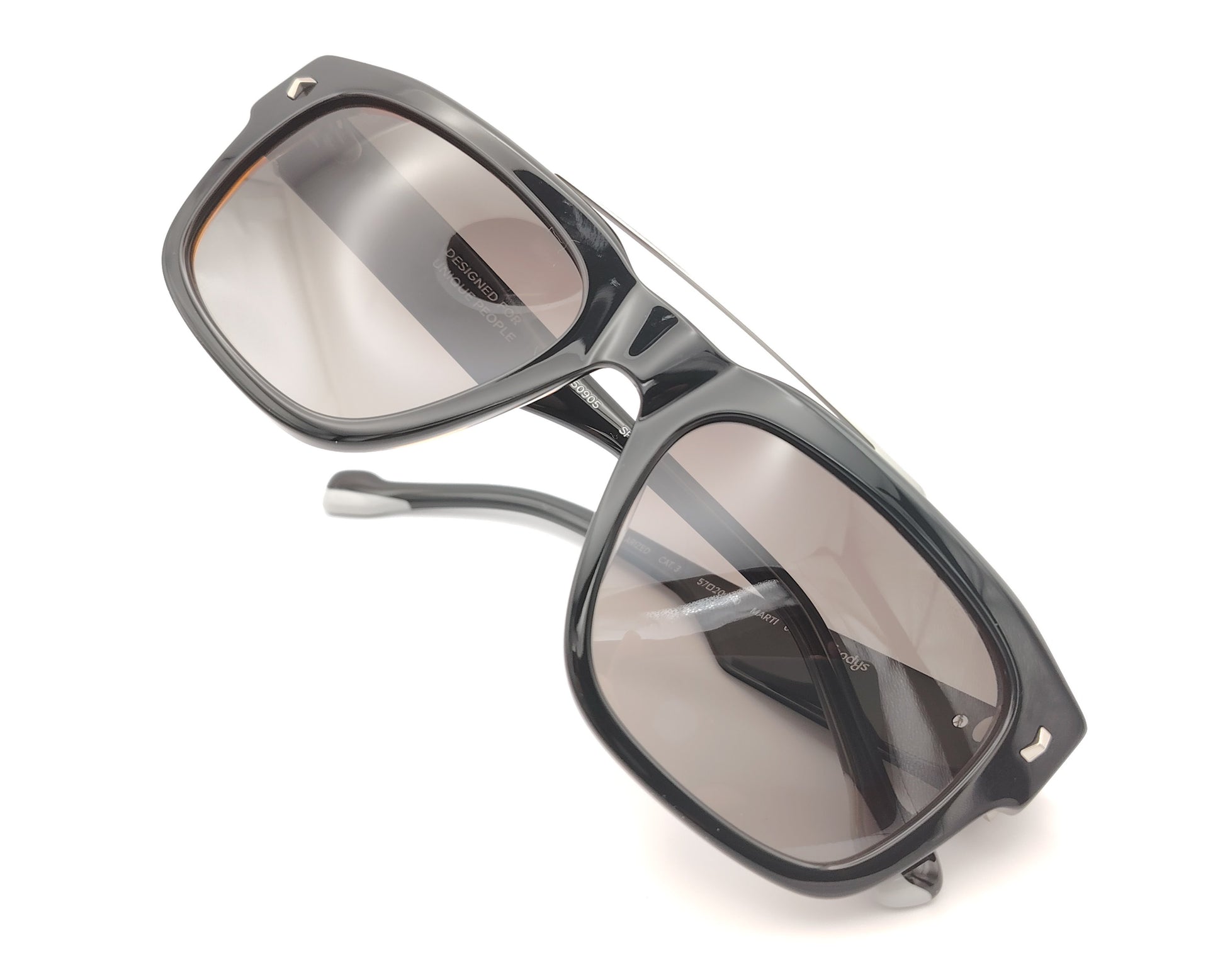 gafas de sol cuadradas oversize en acetato negro con doble puente y lentes gris degradado