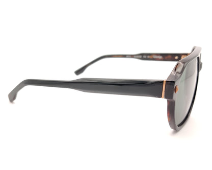gafas de sol aviador en acetato oscuro con lentes verde gris y detalles metálicos dorados