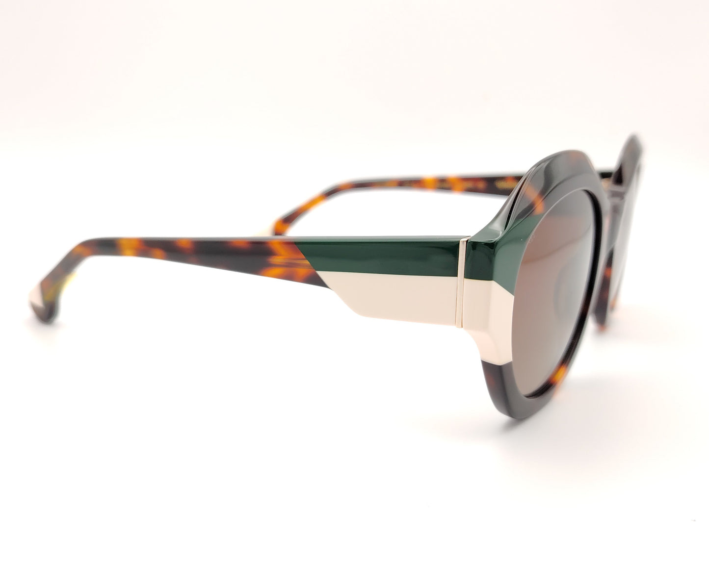 gafas de sol redondas carey con detalles en verde oscuro y crema en los extremos