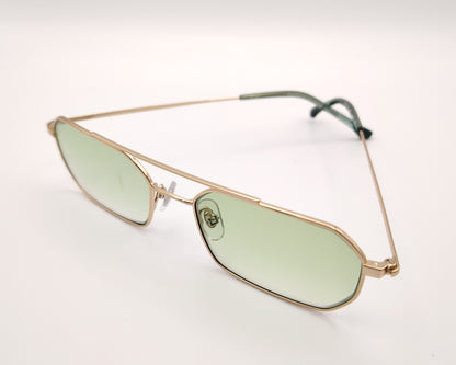 gafas de sol metalicas doradas rectangulares con doble puente y lentes fotocromaticas verdes